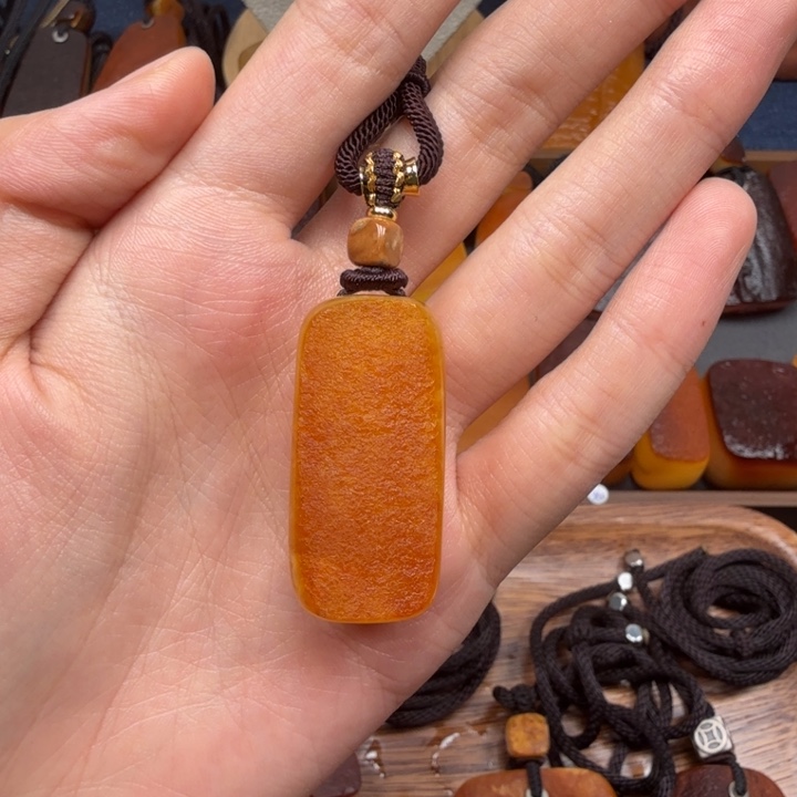 蜜蜡吊坠(赠链)未镶嵌