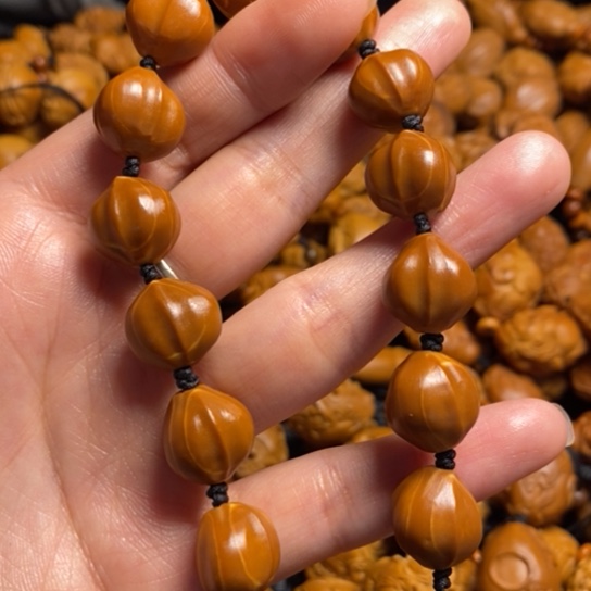 橄榄核吊坠鲨鱼背