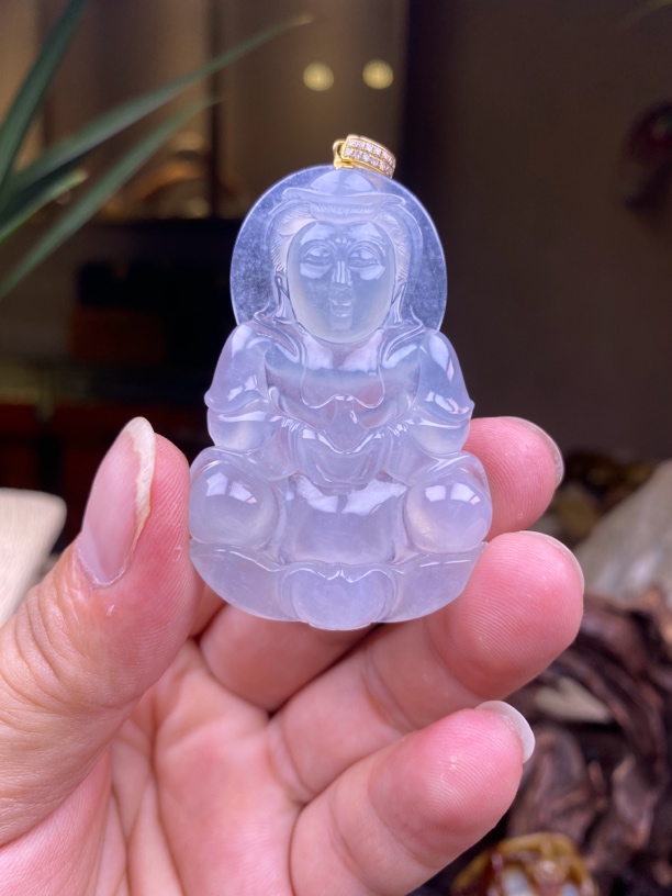 A货冰种翡翠观音吊坠，真金真钻。