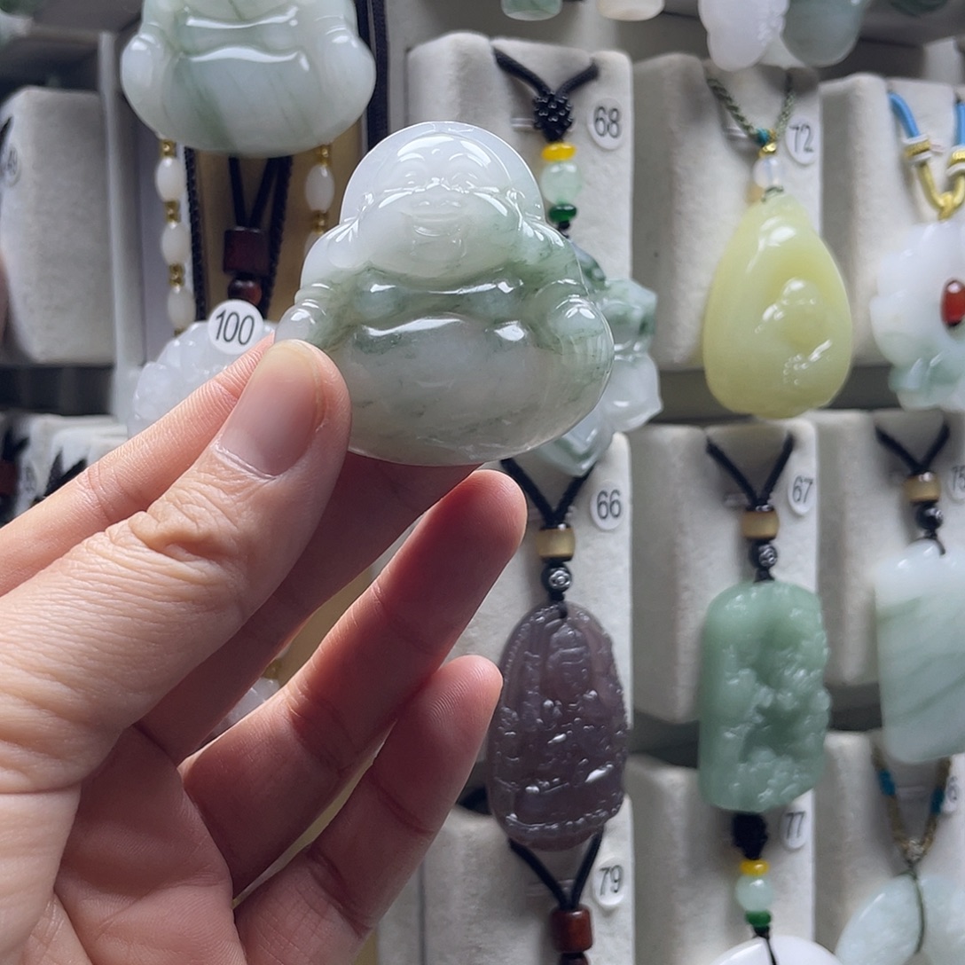 石英质玉未镶嵌颈饰