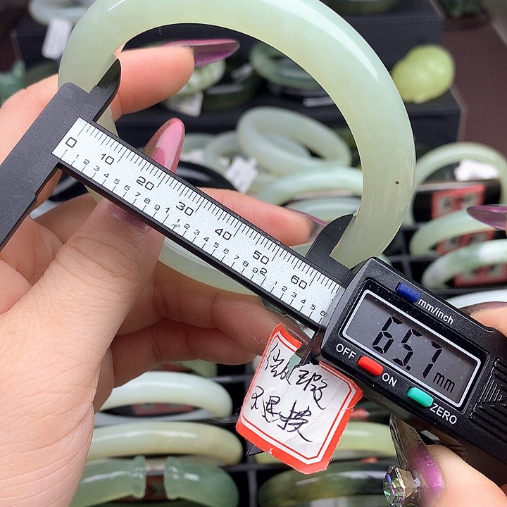 蛇纹石玉手镯未镶嵌606