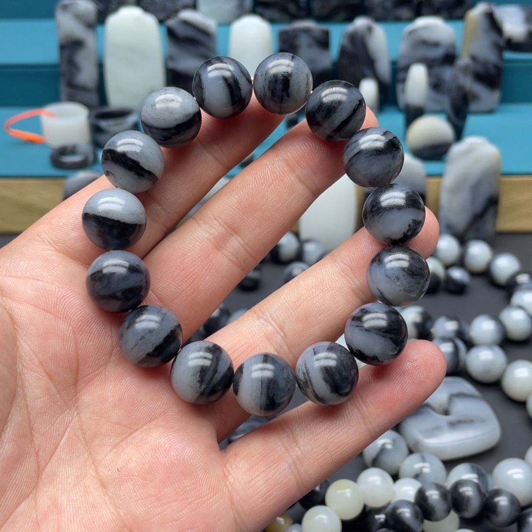 8***8和田玉未镶嵌手串