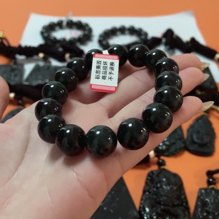 翡翠颈饰未镶嵌秀*