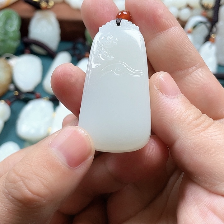 和田玉颈饰未镶嵌皮*