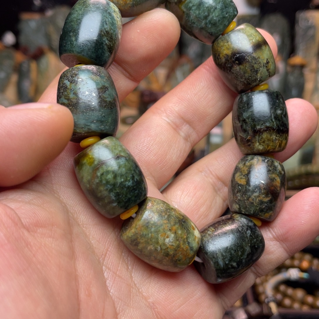 岫岩河磨玉（透闪石质玉）未镶嵌颈饰20×18微瑕