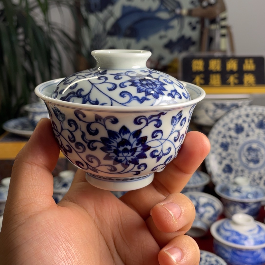 青花缠枝莲盖碗微瑕