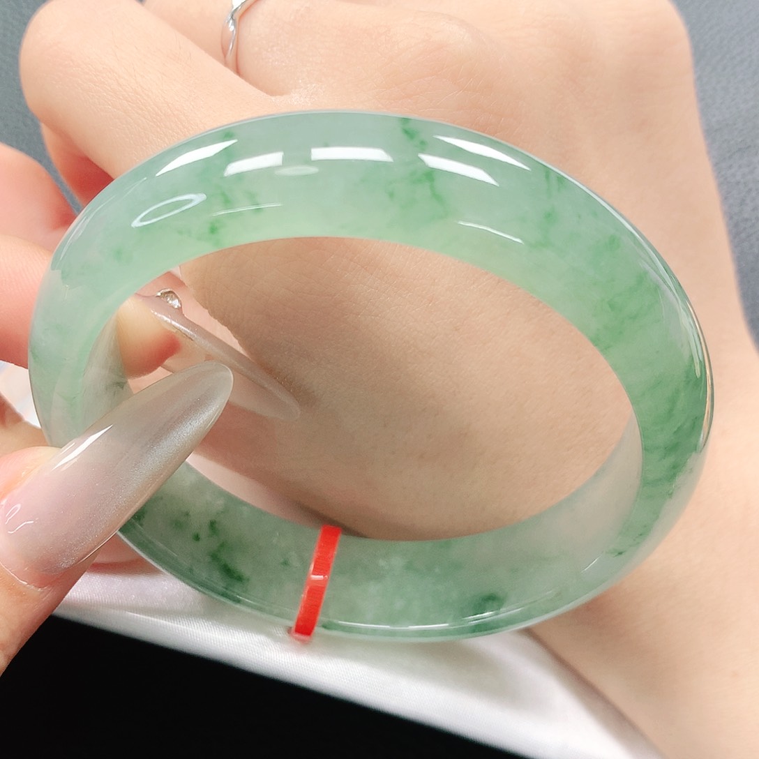 翡翠手镯未镶嵌58圈