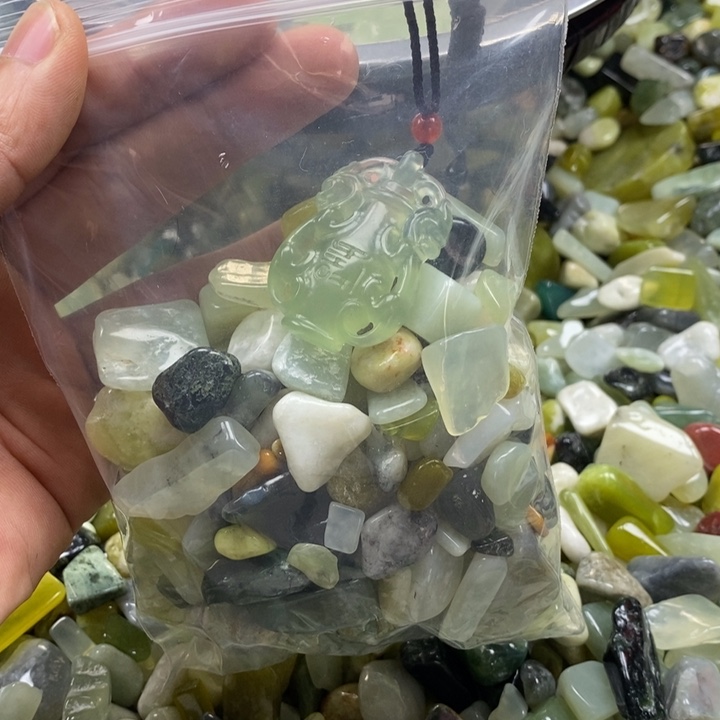 蛇纹石玉鱼缸石未镶嵌