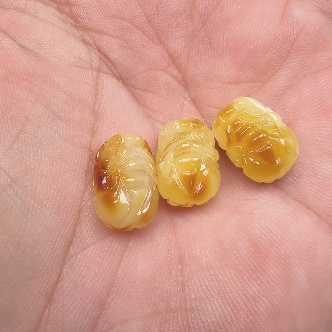 琥珀未镶嵌裸石随机一个