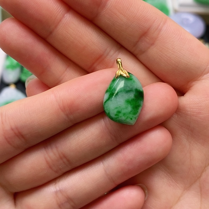 翡翠未镶嵌颈饰吊坠