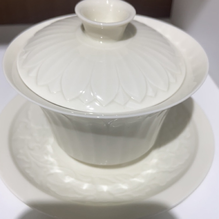 定窑白釉印花马蹄盖碗