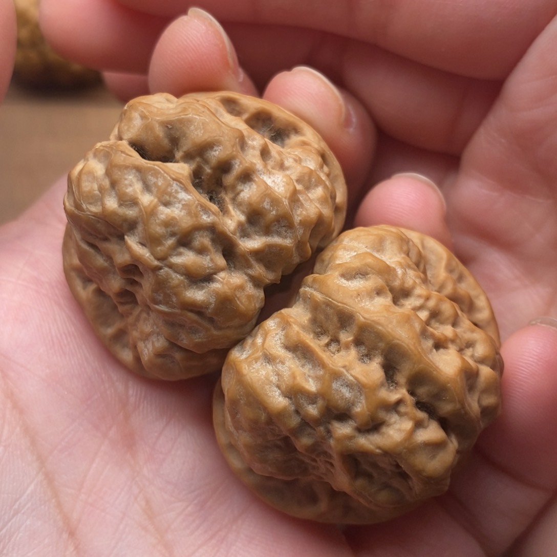 文玩核桃把件四开背全品边37左右