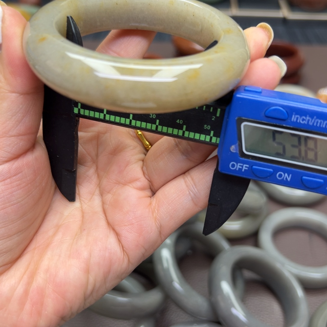 石英质玉手镯未镶嵌