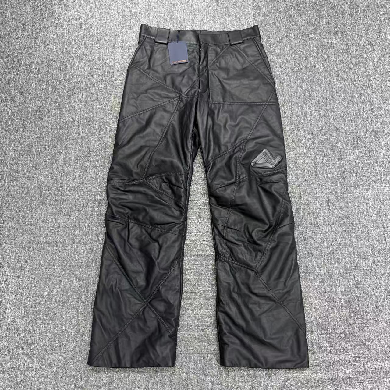 未使用 LouisVuitton/路易威登 16120 黑色不规则线条牛皮裤 50码