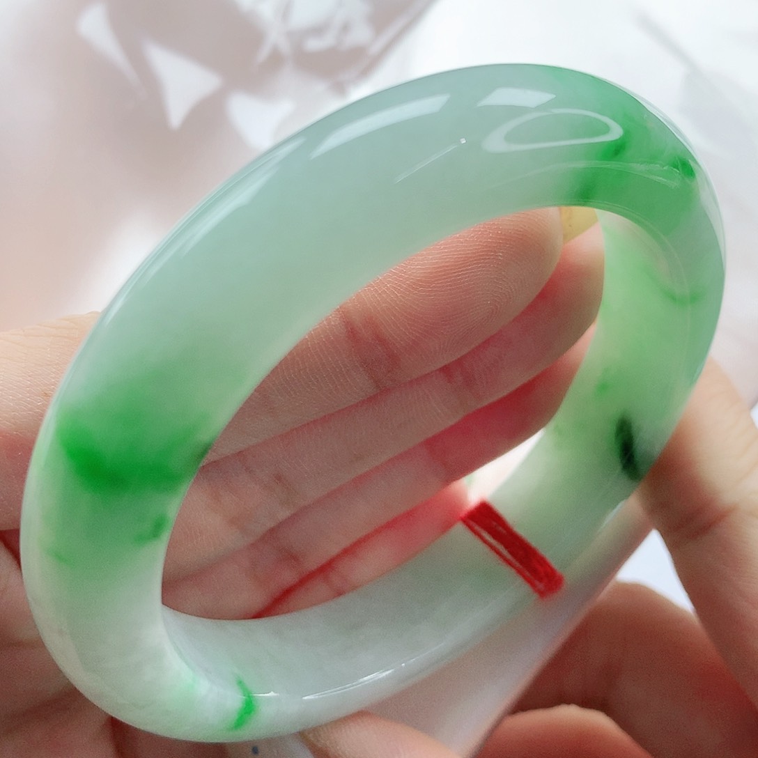 翡翠手镯未镶嵌，146