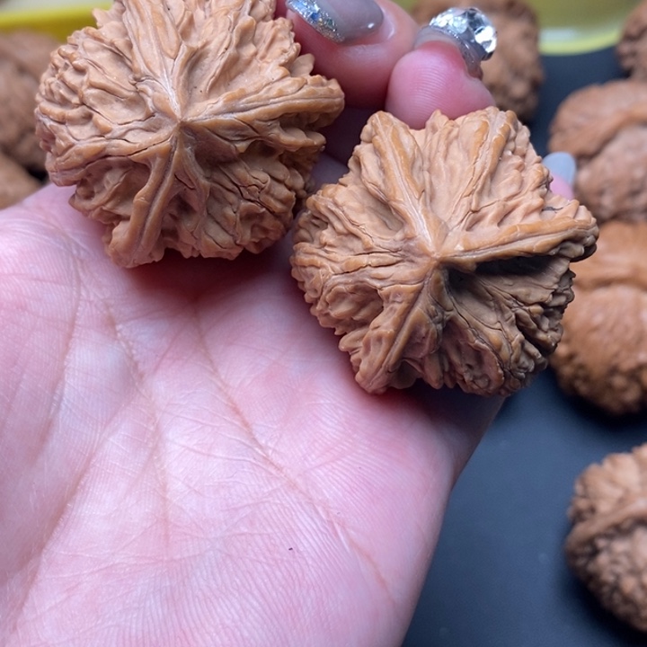 文玩核桃吊坠三棱