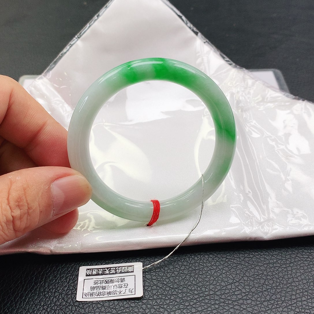 未镶嵌手镯翡翠天然翡翠手镯