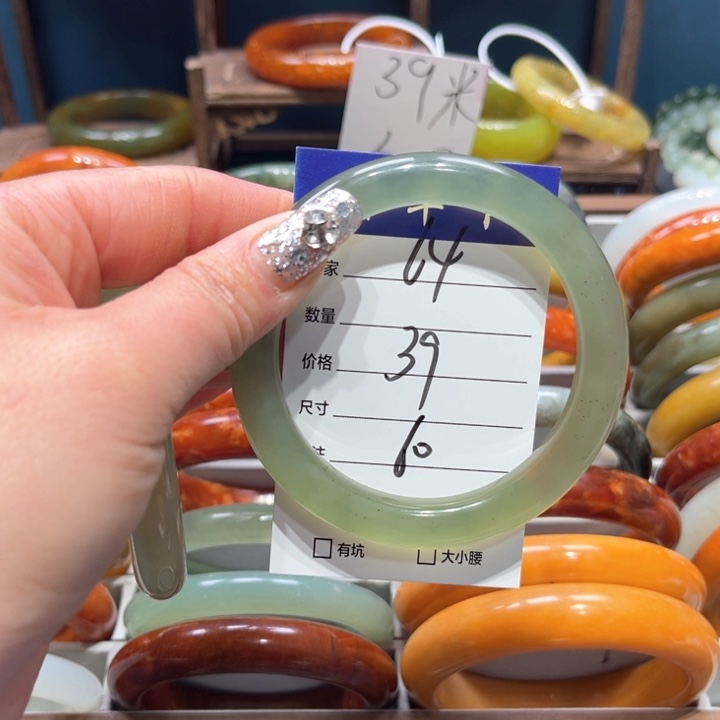 蛇纹石玉手镯未镶嵌嗨****。