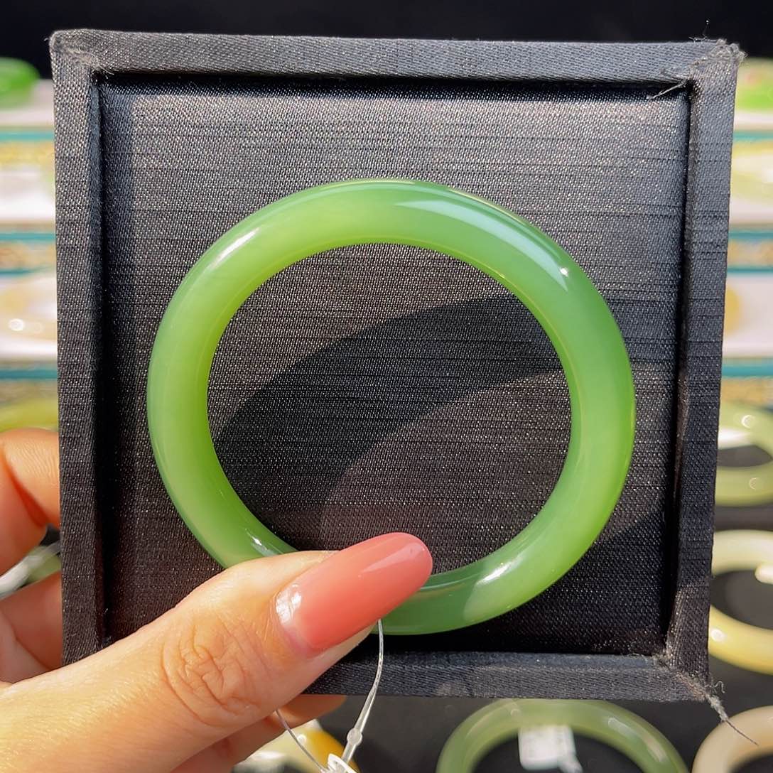 未镶嵌手镯和田玉猫眼荧光粉绿