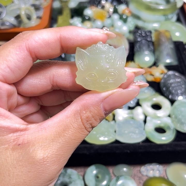 合金蛇纹石玉颈饰