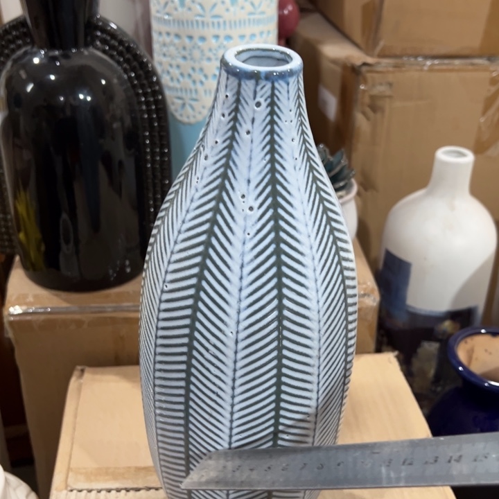 陶瓷花瓶摆件外贸出口（微瑕）高30口2.5公分针孔