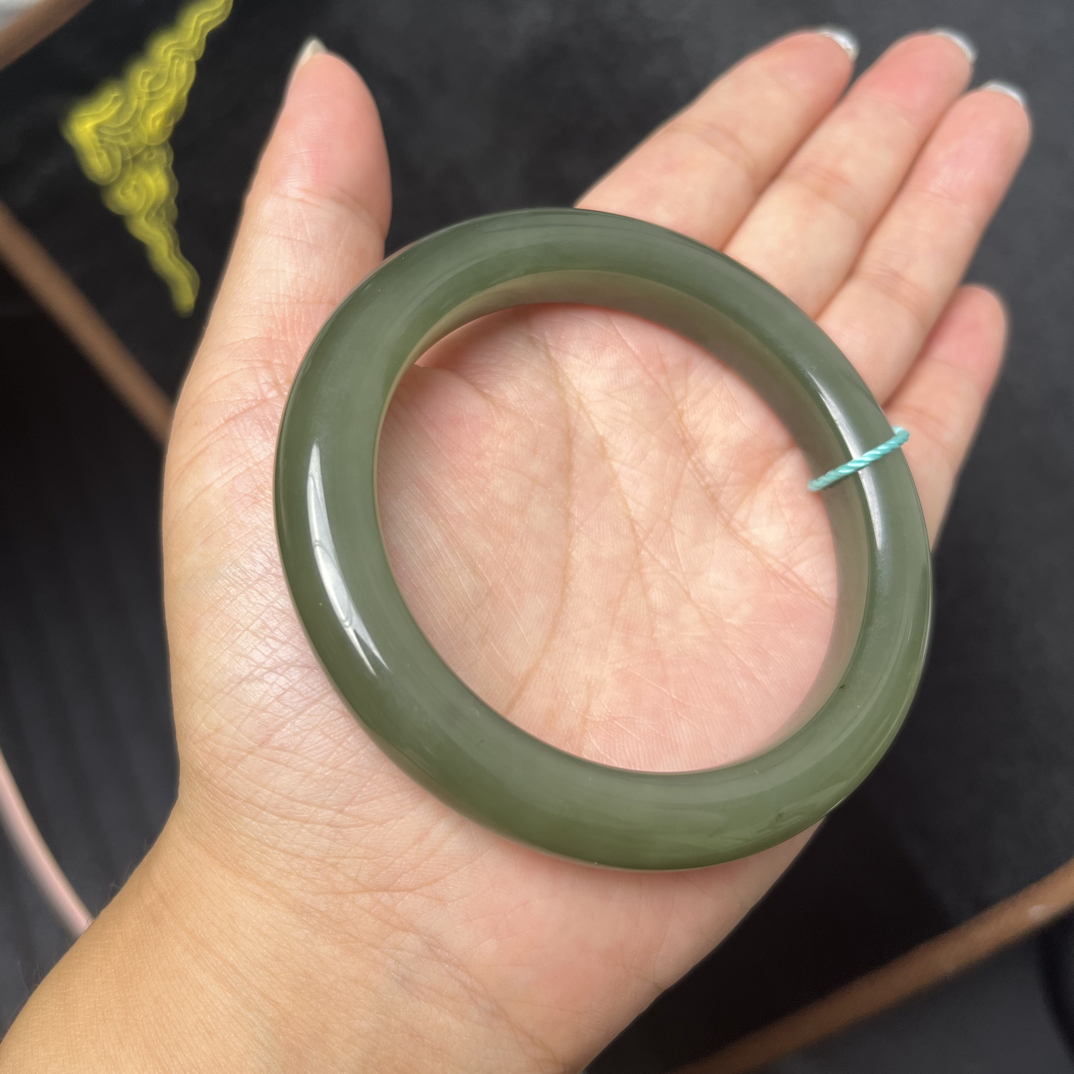 湖水绿手镯有黑点圈口57.58福利款