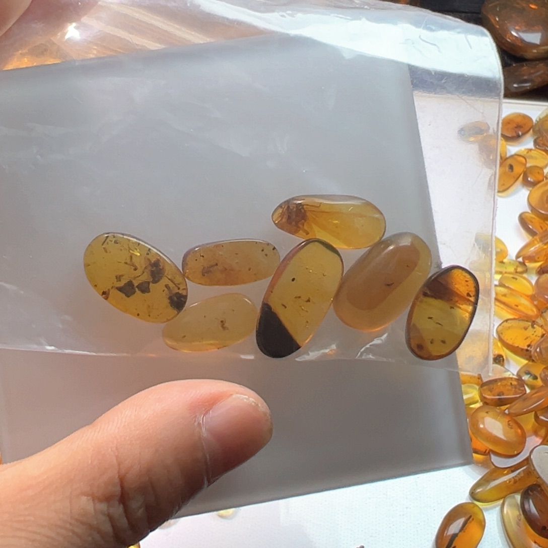 琥珀未镶嵌裸石吊坠