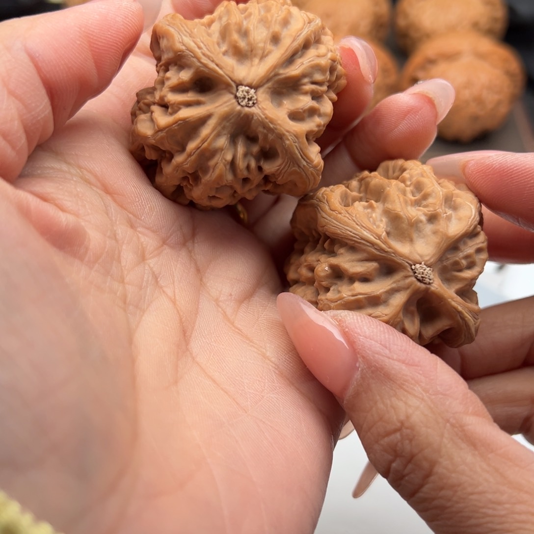 文玩核桃把件红锦鲤44