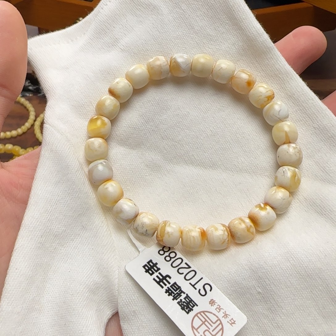未镶嵌琥珀裸石699