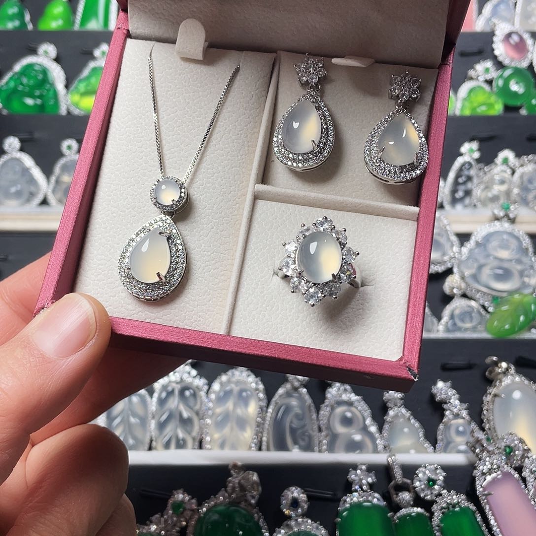 玛瑙/玉髓颈饰合金