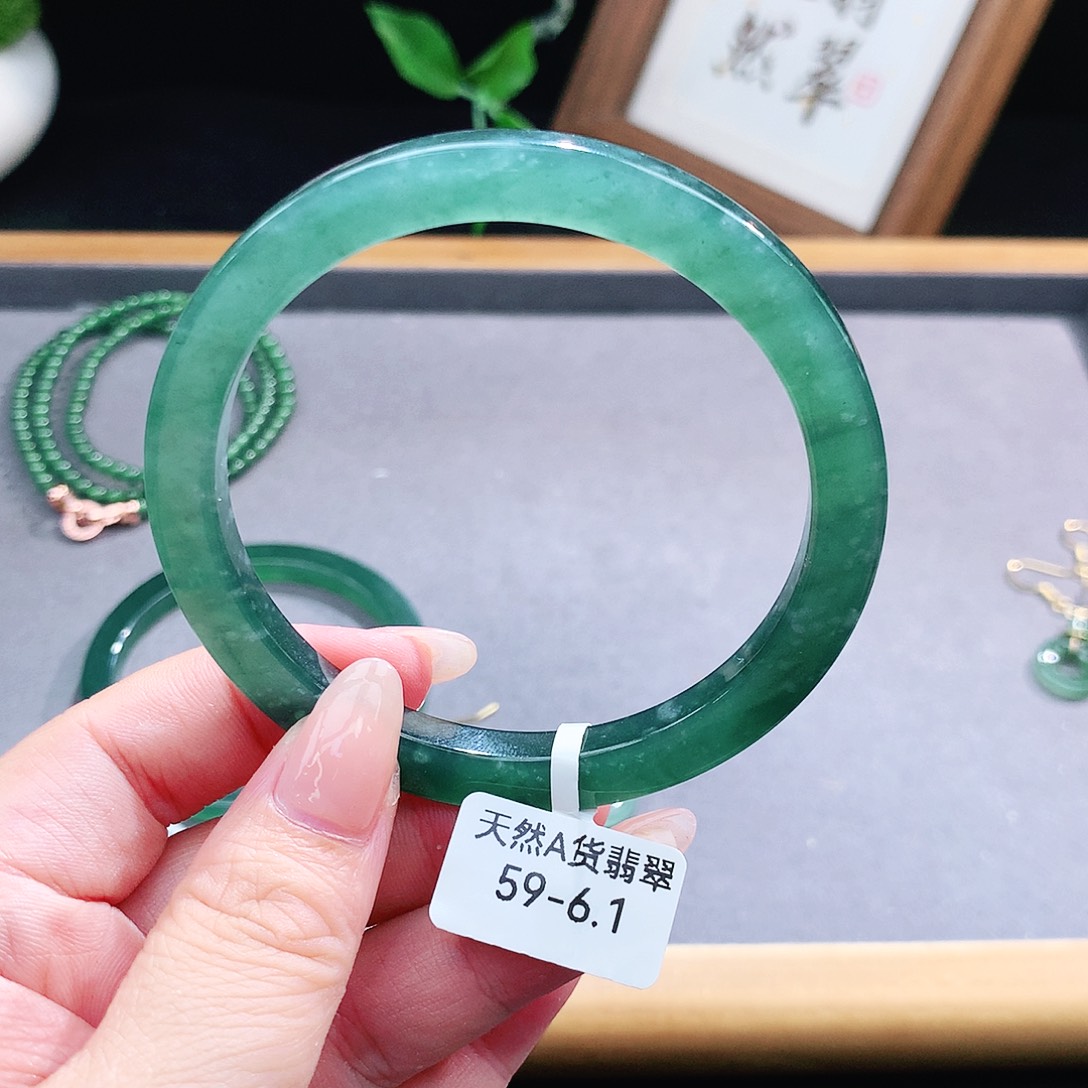 翡翠手镯（圆镯）未镶嵌
