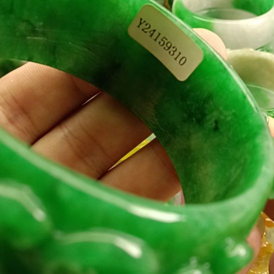 兴***装翡翠未镶嵌颈饰翡翠