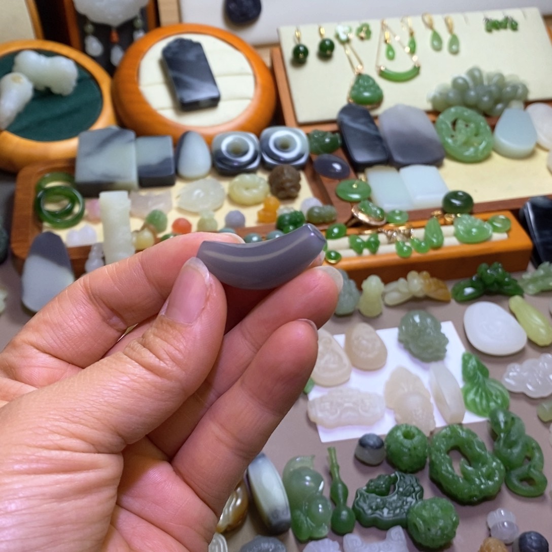 颈饰未镶嵌和田玉L****?