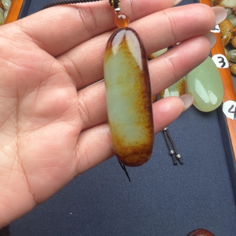 和田玉颈饰未镶嵌