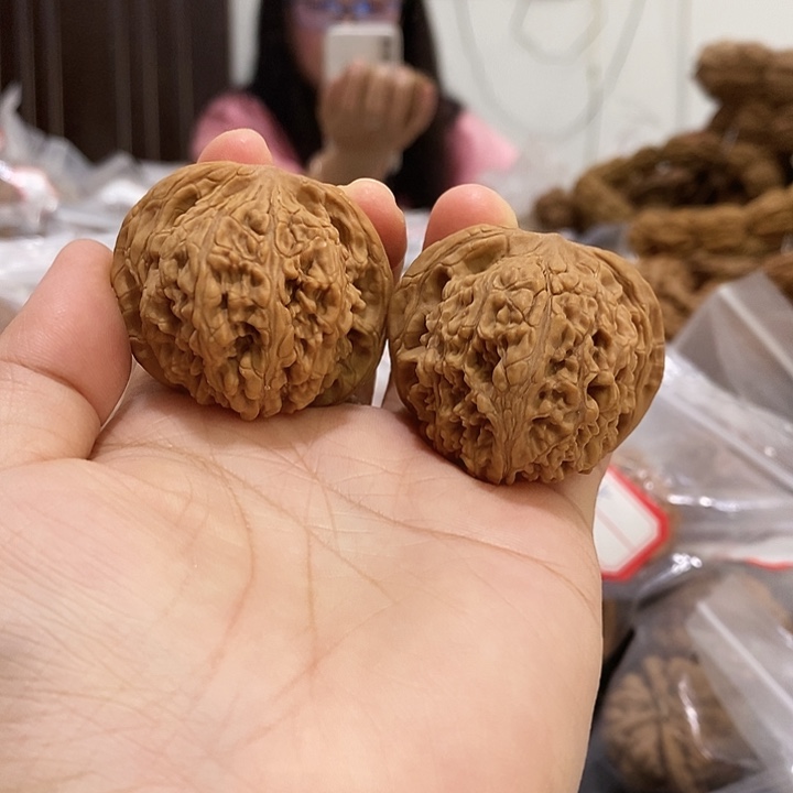 文玩核桃吊坠龙洞峪41尖小磕碰