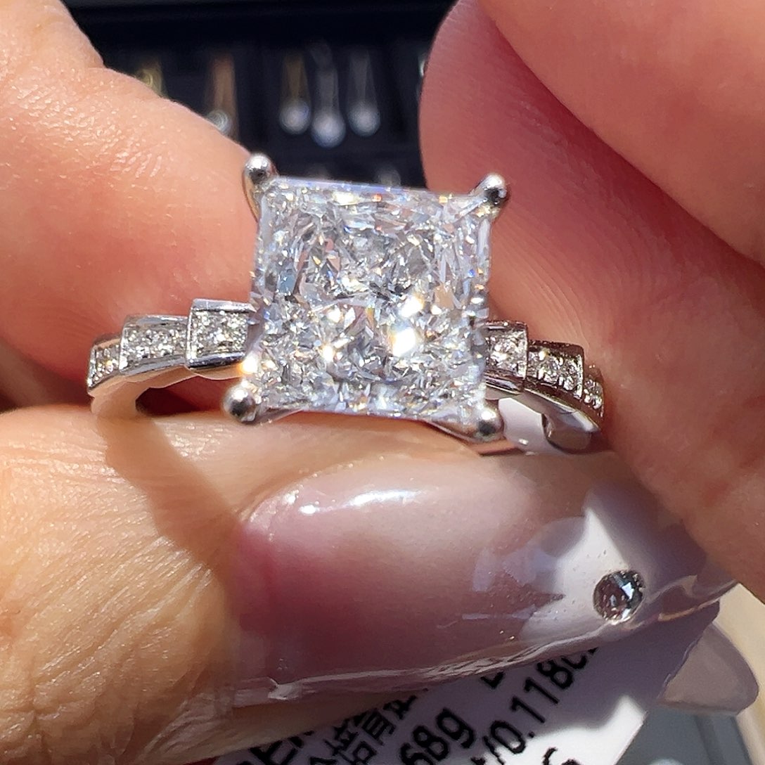 18K金镶嵌实验室培育钻石1.8ct