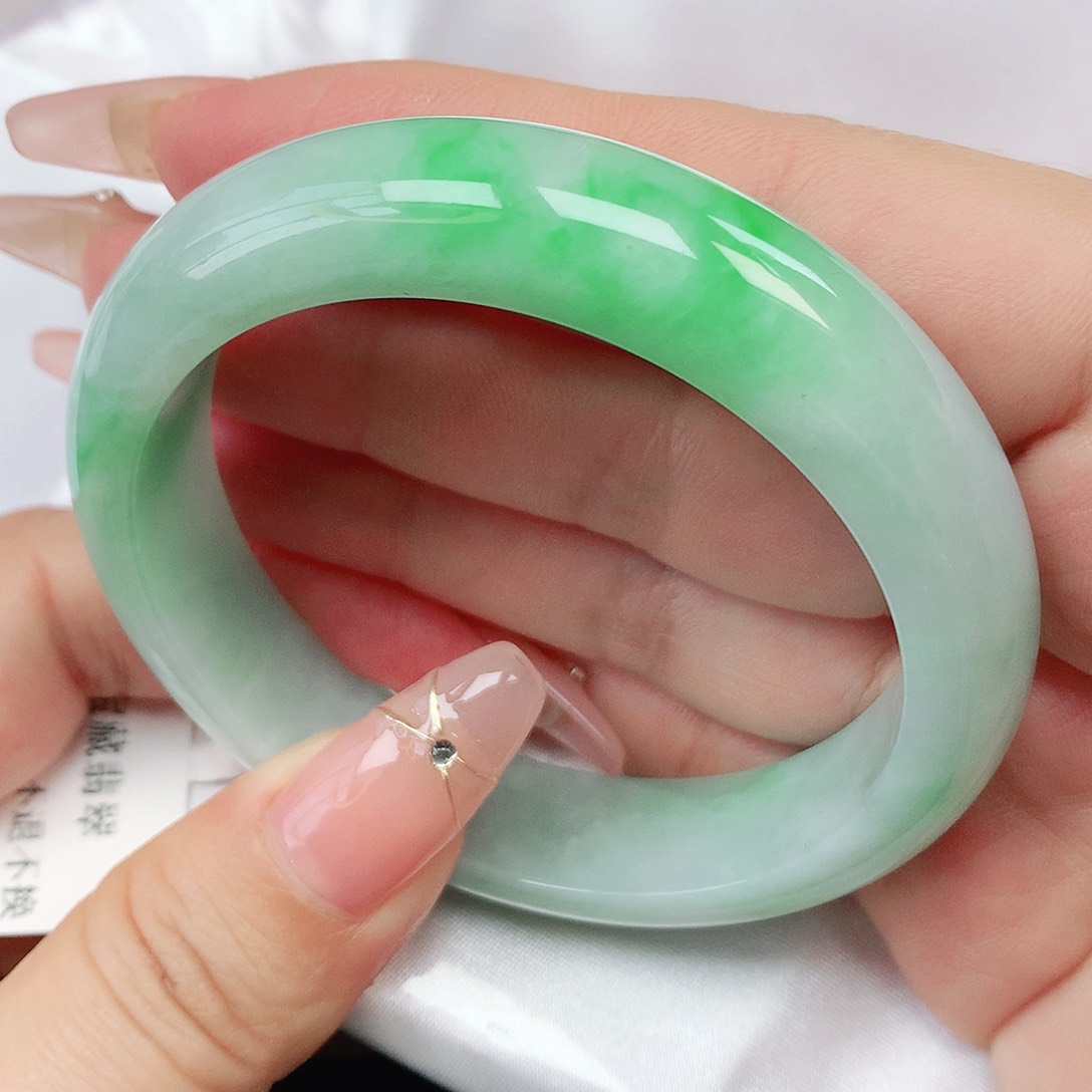 翡翠手镯未镶嵌抖音61