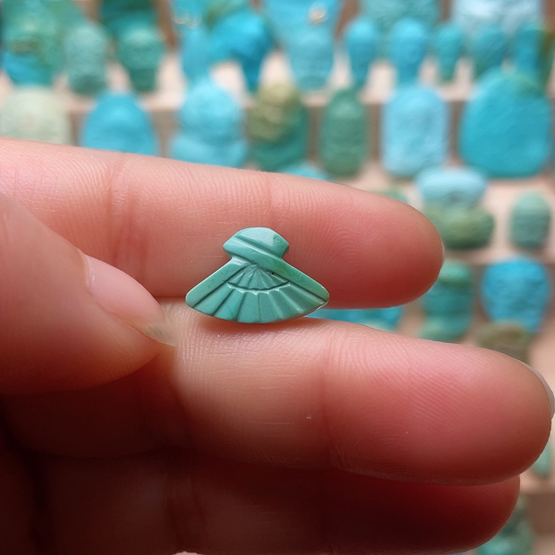 绿松石颈饰未镶嵌