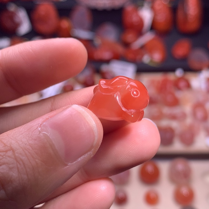 南红玛瑙未镶嵌珠宝半成品兔子