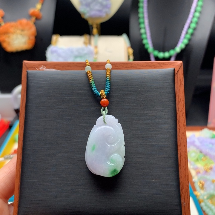 翡翠颈饰未镶嵌翡翠如意