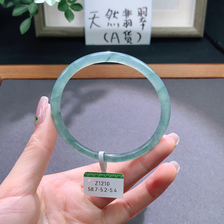 翡翠手镯未镶嵌天然翡翠手镯