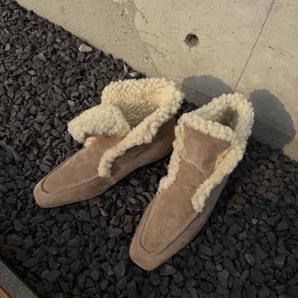 25 流行老钱风高丝光磨砂皮羊毛保暖方头短筒平底 3cm 冬季女靴