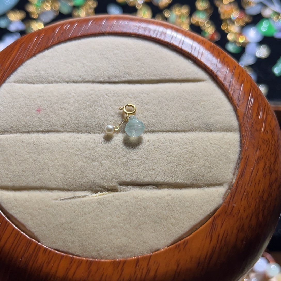 ****L翡翠18K金镶嵌颈饰