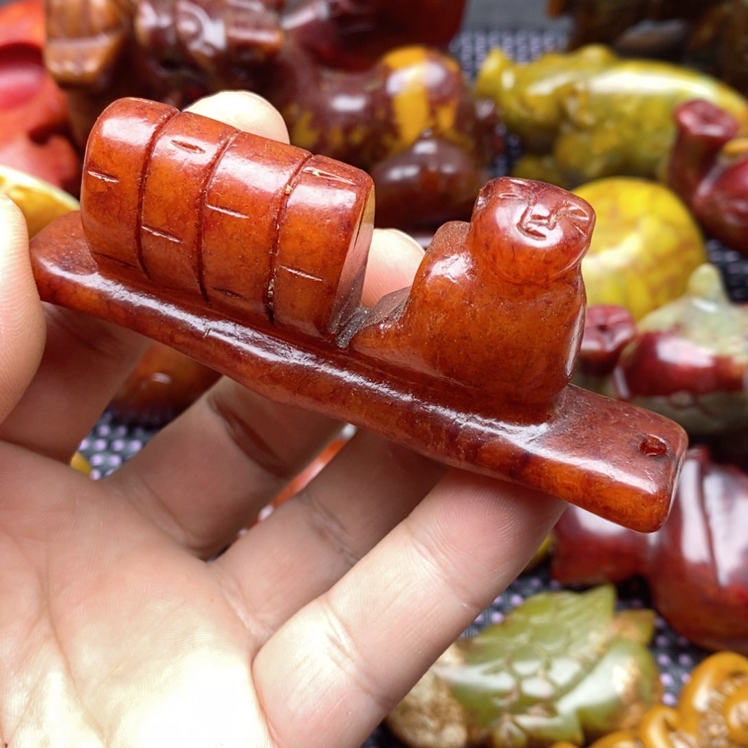 蛇纹石玉颈饰未镶嵌