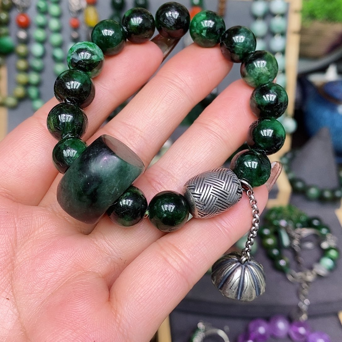 翡翠手链未镶嵌漂亮美眉