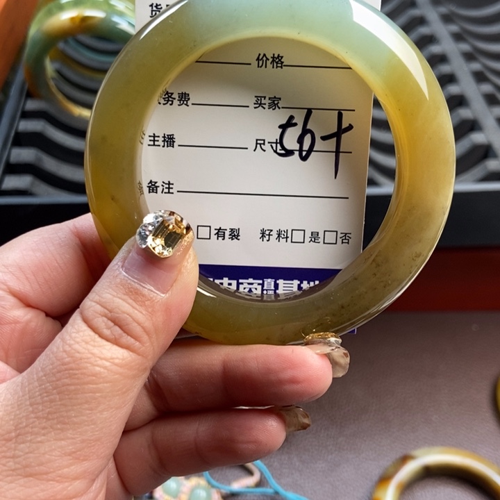 蛇纹石玉未镶嵌手镯挂件