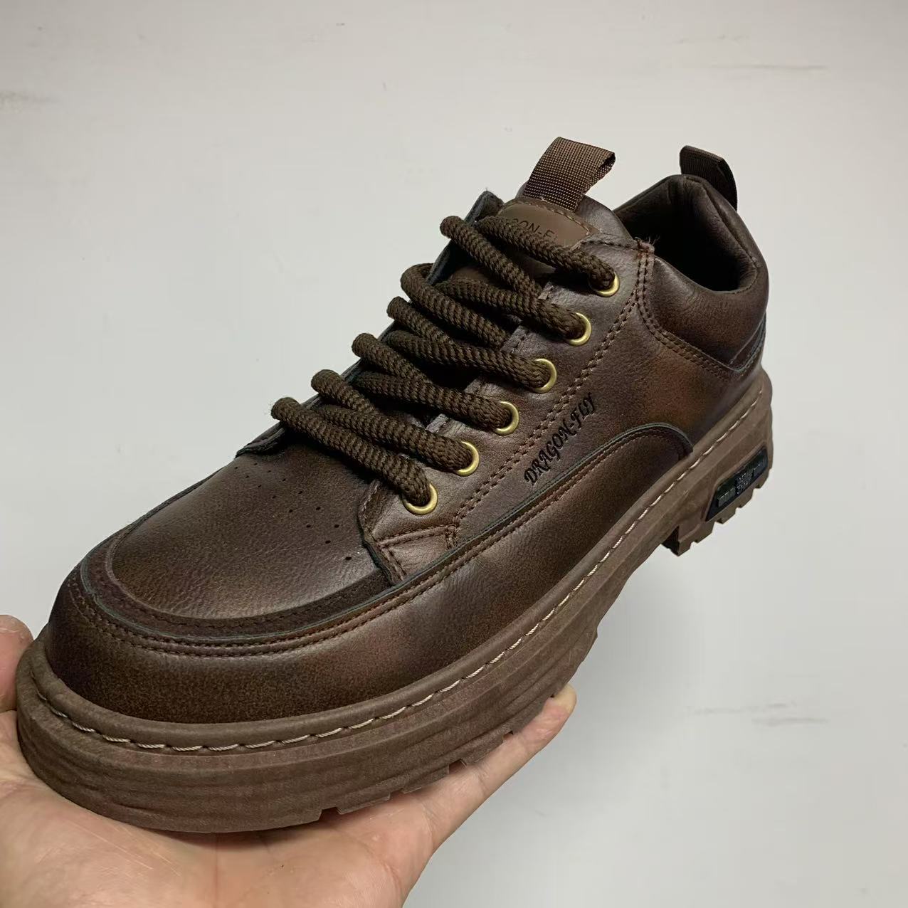 ZQT032断码真皮男鞋（样鞋稍有磨损轻微瑕疵介意勿拍！）