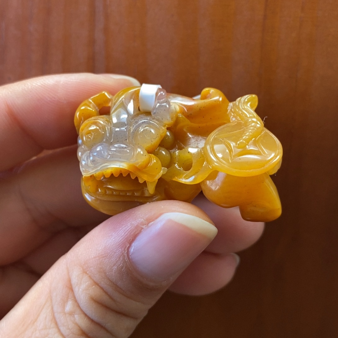 石英质玉（黄龙玉）未镶嵌颈饰