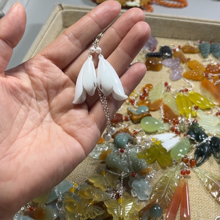 蛇纹石玉合金耳饰