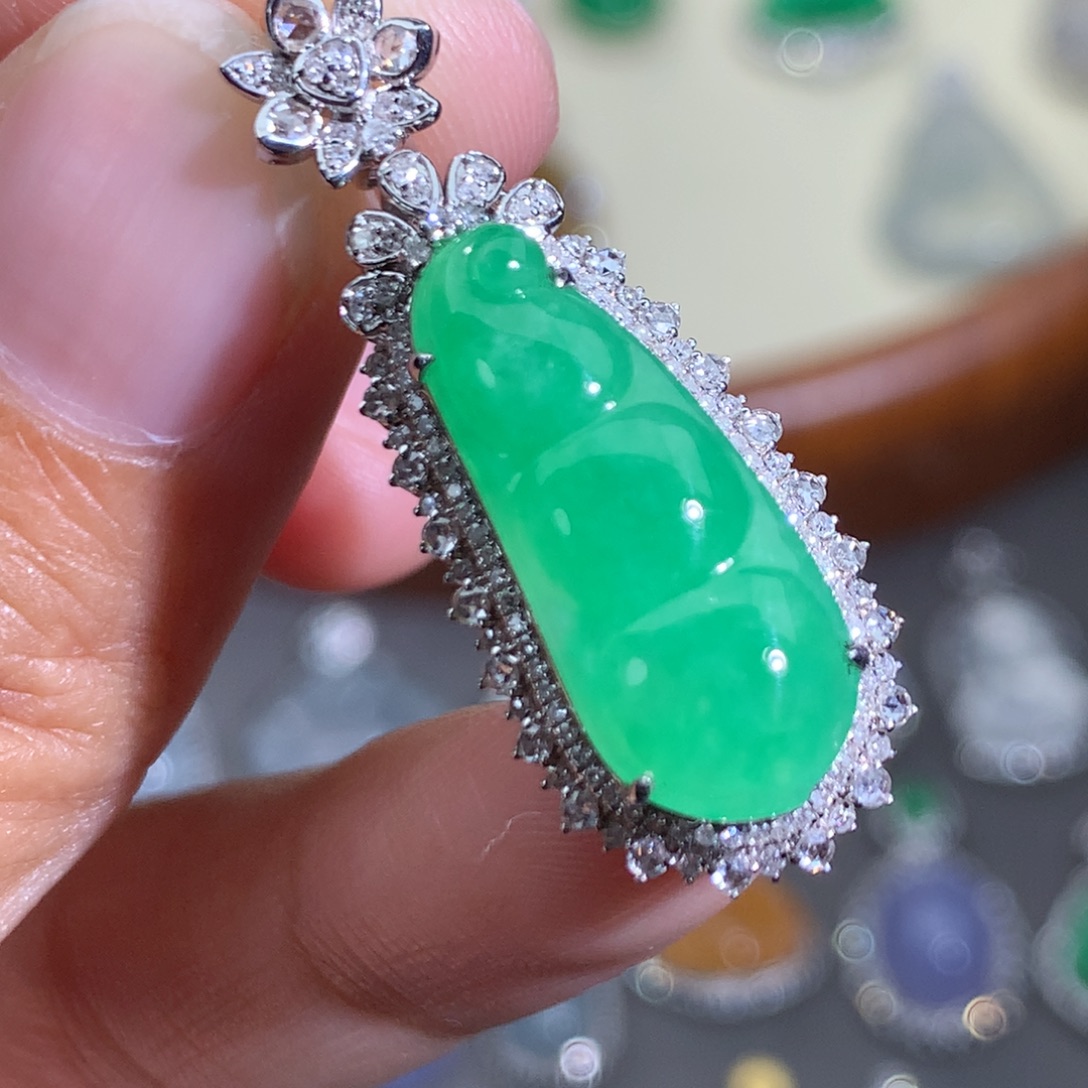 翡翠18K金镶嵌吊坠(不含链)福豆